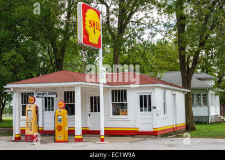 Illinois Mount Mt. Olive,historic highway Route 66,Soulsby's Service Station,gas gasoline petrol pumps,Shell,sign,IL140902061 Stock Photo