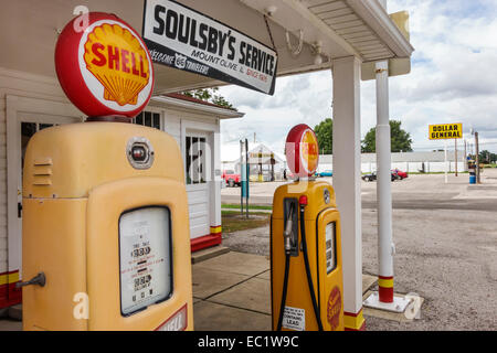Illinois Mount Mt. Olive,historic highway Route 66,Soulsby's Service Station,gas gasoline petrol pumps,Shell,sign,IL140902063 Stock Photo