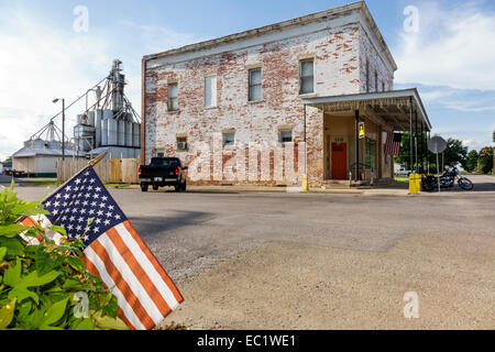 Illinois Farmersville,historic highway Route 66,small town,grain elevator,street,flag,IL140902103 Stock Photo