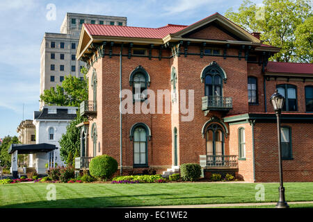 Springfield Illinois,historic highway Route 66,South 6th Street,homes,houses,Franklin Life Insurance Co. Company building,IL140902104 Stock Photo