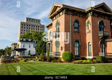 Springfield Illinois,historic highway Route 66,South 6th Street,homes,houses,Franklin Life Insurance Co. Company building,IL140902106 Stock Photo