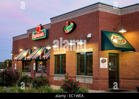 Springfield Illinois,Applebee's,restaurant restaurants food dining cafe cafes,exterior,outside exterior,evening,neon sign,to go entrance,IL140902113 Stock Photo