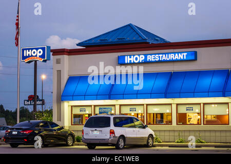 Springfield Illinois,IHOP,restaurant restaurants food dining cafe cafes,exterior,outside exterior,evening,night,sign,IL140902114 Stock Photo