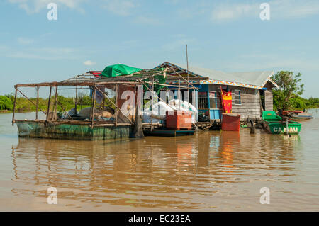 Floating Village on Lake Tonle Sap, near Siem Reap, Cambodia Stock Photo