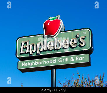 Applebee's Restaurant sign in Covington, Louisiana, USA Stock Photo