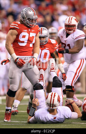 Wisconsin quarterback Joel Stave (2) stands during a NCAA college ...