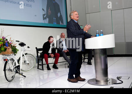 Copenhagen, Denmark. 8th December, 2014. Mr. Karl Falkenberg, EU Director General for the Environmental , speaks at the European Green Capital meeting in Copenhagen. Copenhagen was by the EU awarded European Green Capital 2014 and at this ceremony the city handover the award to the Bristol mayor. Credit:  OJPHOTOS/Alamy Live News Stock Photo