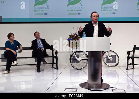 Copenhagen, Denmark. 8th December, 2014. Mayor of Bristol (UK), Mr. George Ferguson, pictured at his acceptance speech at the European Green Capital meeting in Copenhagen. Copenhagen was by the EU awarded European Green Capital 2014 and at this ceremony the city handover the award to the Bristol mayor Credit:  OJPHOTOS/Alamy Live News Stock Photo