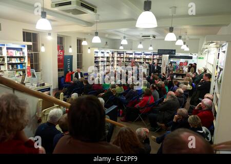 Edinburgh, Scotland, UK. 8th December, 2014. Ian Macwhirter: Disunited Kingdom. Iain Macwhirter argues that the UK will never be the same again. Disunited Kingdom explores Scotland’s political and cultural landscape in the immediate build up to, and the aftermath of, the referendum at Blackwell's Bookshop. Credit:  Pako Mera/17�Թ����� Live News Stock Photo