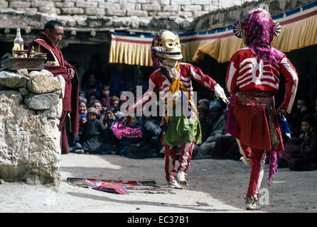 Ladakh. Ley monastery.  2 monks dance the sacred Cham ceremony. Skull masks & costumes. Stock Photo