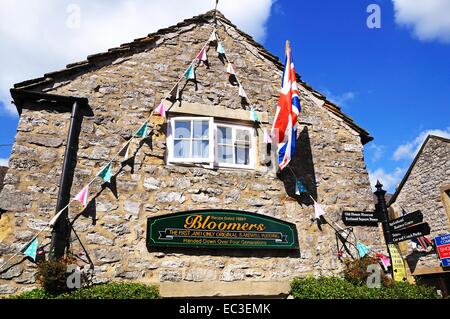 Bloomers Original Bakewell Pudding factory and shop in the town centre, Bakewell, Derbyshire, England, UK, Western Europe. Stock Photo