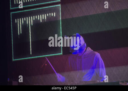 World premiere studio killers live hi-res stock photography and images -  Alamy