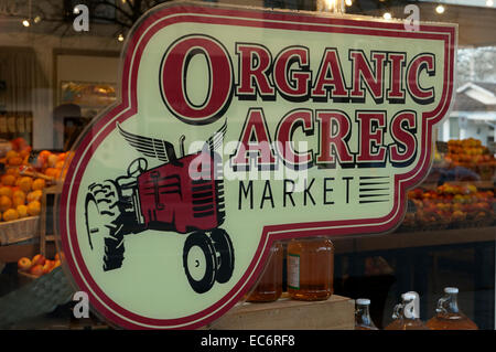 Sign on the window of an organic produce market in Vancouver, BC, Canada Stock Photo