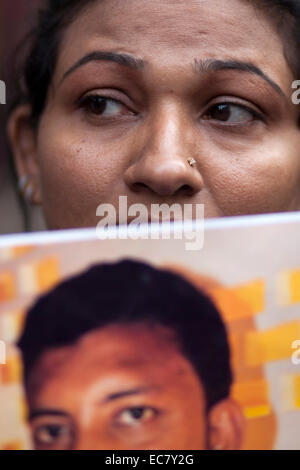 Dhaka, Bangladesh. 10th December, 2014. Famiy members made human chain holding pictures of their missing relatives during the celebration of the International Human Rights Day in Dhaka. According to Rights organisation Odhikar stated that 150 people, mostly from political backgrounds, fell victim to enforced disappearance between January 2009 and August 2014. Credit:  zakir hossain chowdhury zakir/Alamy Live News Stock Photo