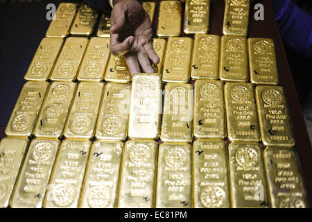 Dec. 10, 2014 - Officials at Dhaka's Hazrat Shahjalal International Airport have seized 43kg gold from its cargo section today, 10th December 2014. Customs Intelligence wing's Assistant Commissioner Arindam Chakma told that 43 gold bars each weighing a kilogram were recovered around 4am today and had been brought in boxes marked as garment accessories. Dhaka, Bangladesh © Suvra Kanti Das/ZUMA Wire/ZUMAPRESS.com/Alamy Live News Stock Photo