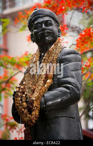 Mauritius, Port Louis, Company Garden, garlands round statue of Doctor Manilal Maganlal he felt for the oppressed & served them Stock Photo