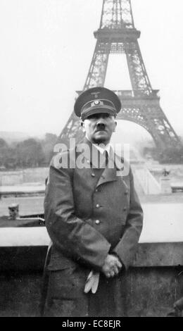 ADOLF HITLER  backed by the Eiffel Tower visits on Paris 23 June 1940 Stock Photo