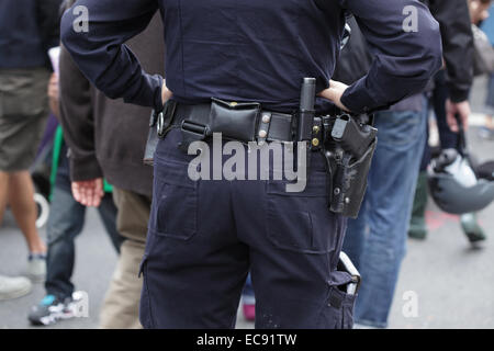 Equipment belt with gun and handcuffs on NYPD police woman Stock Photo ...