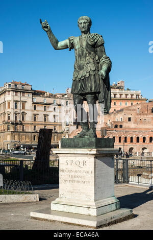 Bronze statue of Roman Emperor Trajan, Via dei Fori Imperiali, Rione I Monti, Rome, Lazio, Italy Stock Photo