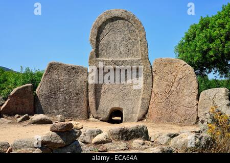 Front with portal rock, Giants' grave S’Ena ’e Thomes, bronze age, Bonnanaro culture, in Dorgali, Province of Nuoro Stock Photo