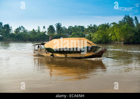 Traditional freighter loaded with rice on the Mekong, Nam Bo, Can Tho, Mekong Delta, Vietnam Stock Photo