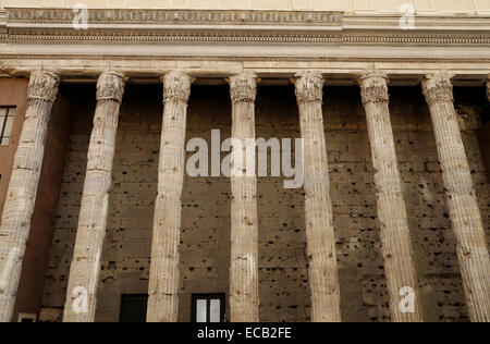 Italy. Rome. Temple of Hadrian. Campus Martius. Built by his adoptive son and successor Antonius Pius in 145 AD. Stock Photo