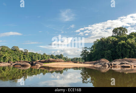 Bordered by rain forest, granite rocks, and sandy beaches: the Suriname River in Upper Suriname Stock Photo