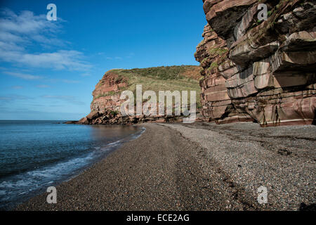 Beautiful shingle beach with sandstone cliffs as a backdrop at Fleswick Bay just North of St Bees on the Cumbrian Heritage Coast Stock Photo