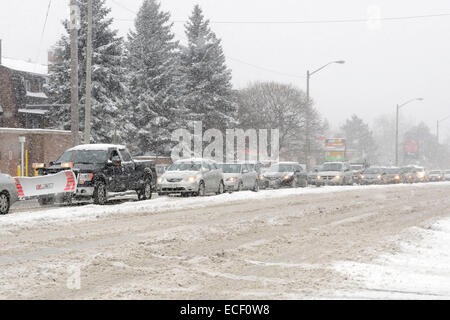 Toronto, Canada. 11th December 2014. Toronto's first major snow storm bought close to 20 cm of snow to the city.  Major traffic on Sheppard Avenue eastbound lane near Bayview and Sheppard in North York. Credit:  EXImages/Alamy Live News Stock Photo