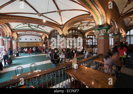 The restaurant at the Palau De La Musica, Barcelona, Spain Stock Photo -  Alamy