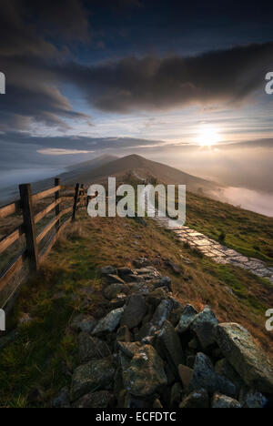 Sunrise Over The Great Ridge, Lose Hill & The Fog Filled Hope Valley, Peak District National Park, Derbyshire, England, UK Stock Photo