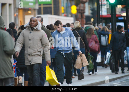 Oxford Street, London, UK. 13th December 2014. Shoppers fill London's West End, with only twelve days to Christmas. Credit:  Matthew Chattle/Alamy Live News Stock Photo