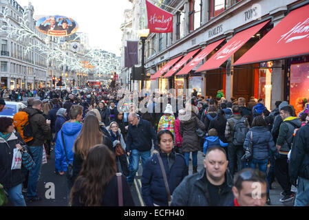 Regent Street, London, UK. 13th December 2014. Shoppers fill London's West End, with only twelve days to Christmas. Credit:  Matthew Chattle/Alamy Live News Stock Photo