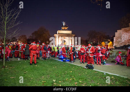 London, UK. 13th December, 2014. Hundreds of roller blading Santas from the weekly London Skate took to the streets of London to celebrate in style dressed as Father Christmas.This year the 9 miles route continue to be the biggest costumed street skate of the year. 13th Dec, 2014. © Velar Grant/ZUMA Wire/ZUMAPRESS.com/Alamy Live News Stock Photo