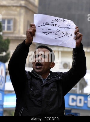Cairo, Egypt. 14th Dec, 2014. Egyptian workers and employees of Industrial and Engineering Enterprises Co, take part in a protest demanding for their salaries, outside Egyptian cabinet, in Cairo on December 14, 2014 © Amr Sayed/APA Images/ZUMA Wire/Alamy Live News Stock Photo