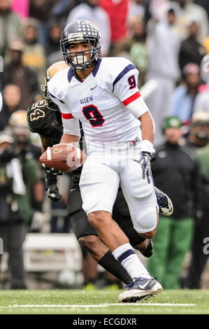 Allen Eagles quarterback Kyler Murray (1) scores a touchdown against the  Pearland Oilers during the Texas