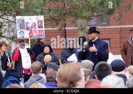 Oak Park, Illinois USA. 14 December 2014. Cook County Commissioner Richard Boykin addresses the crowd at a rally in Scoville Park protesting recent police killings of black men and boys. Credit:  Todd Bannor/Alamy Live News Stock Photo