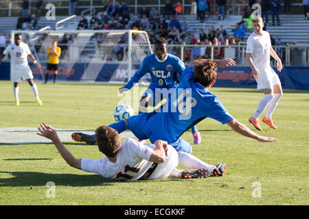 Cary, North Carolina, USA. 14th Dec, 2014. Game action during the 2014 NCAA College Cup soccer championship match between Virginia and UCLA at WakeMed Soccer Park in Cary, NC. Virginia goes on to win 4 to 2 in PKs. © Jason Walle/ZUMA Wire/Alamy Live News Stock Photo