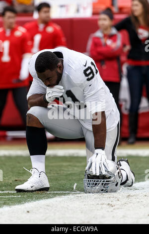 Oakland Raiders defensive end Justin Tuck (91), middle linebacker Miles  Burris (56) and safety Charles Woodson (24) surround Kansas City Chiefs  tight end Travis Kelce (87) as he picks up a first