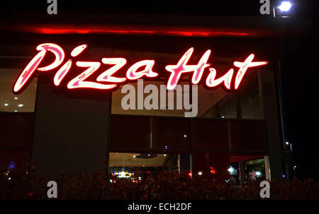 Pizza Hut restaurant at night Stock Photo