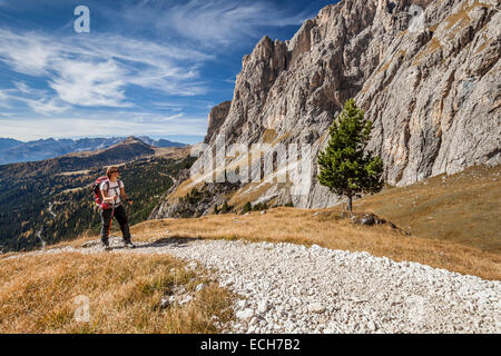 Climber on the Plan de Sieia in the Sella group at Sella Pass, right Piz Ciavazes, Dolomites, Val Gardena, Val Gardena Stock Photo