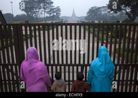 Dhaka, Bangladesh. 15th Dec, 2014. Visitors at the National Mausoleum where thousands of people will gather on the Victory Day to pay homage to the Liberation War martyrs.Jatiyo Sriti Shoudho or National Martyrs' Memorial is the national monument of Bangladesh is the symbol in the memory of the valour and the sacrifice of all those who gave their lives in the Bangladesh Liberation War of 1971, which brought independence and separated Bangladesh from Pakistan. Credit:  ZUMA Press, Inc./Alamy Live News Stock Photo