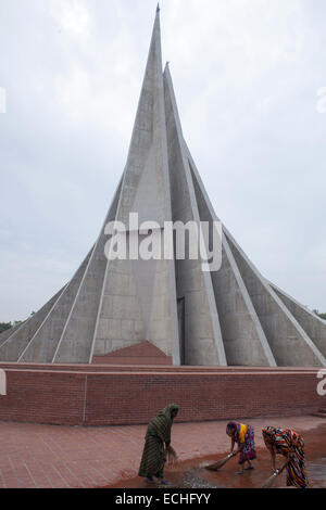 Dhaka, Bangladesh. 15th Dec, 2014. Sweeper sweep in front of National Martyrs' Memorial which is the symbol in the memory of the valour and the sacrifice of all those who gave their lives in the Bangladesh Liberation War of 1971.Massive preparations have been taken in and around the National Mausoleum where thousands of people will gather on the Victory Day to pay homage to the Liberation War martyrs. Credit:  ZUMA Press, Inc./Alamy Live News Stock Photo