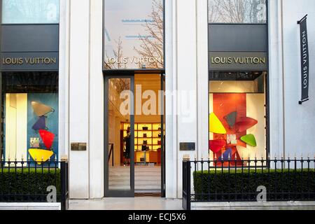 An LVMH store (Moet Hennessy. Louis Vuitton) at 22 Avenue Montaigne on  April 27, 2020 in Paris, France. Photo by David Niviere/ABACAPRESS.COM  Stock Photo - Alamy