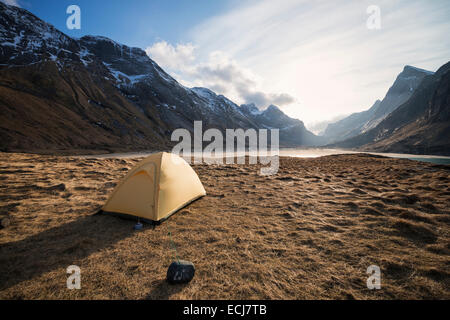 Tent with scenic mountain background while wild camping at Horseid beach, Moskenesøy, Lofoten Islands, Norway Stock Photo
