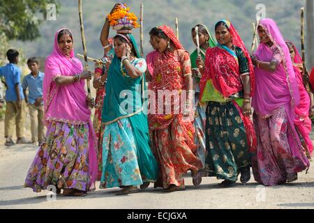 India, Rajasthan, Udaipur region, Women dancing for Diwali festival Stock Photo