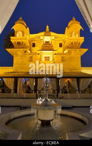 India, Rajasthan, Udaipur, Lake Pichola, Jag Mandir Palace by night Stock Photo