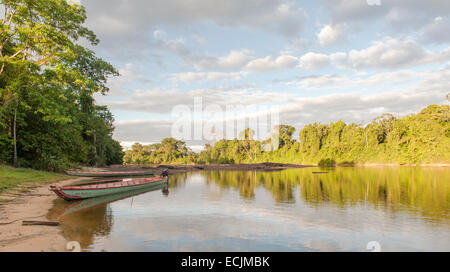 River canoe moored at the banks of Suriname River at Danpaati Lodge, Upper Suriname Stock Photo