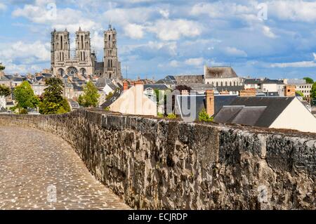 France, Aisne, Laon, Cathedral Note Dame view from the ramparts of the old upper town Stock Photo