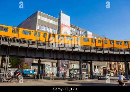 Germany, Berlin, East Berlin's Kreuzberg district, subway passing a painted facade of a building Tag to Falckensteinstrasse Stock Photo